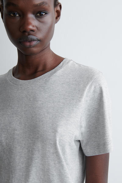 COS クルーネックコットンTシャツ