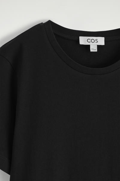 COS クルーネックコットンTシャツ