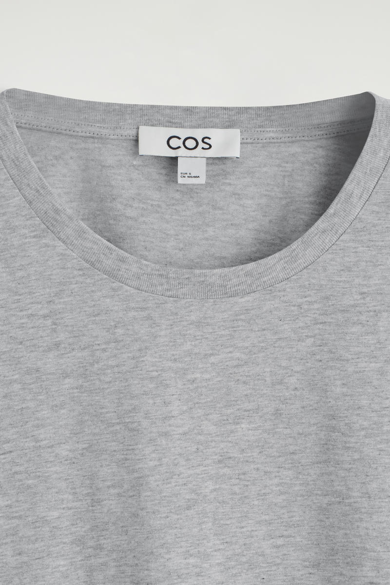 COS クルーネックコットンTシャツ