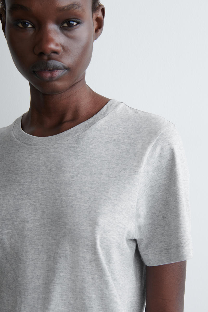 COS クルーネックコットンTシャツ