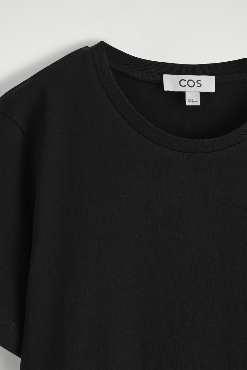 COS クルーネックコットンTシャツ