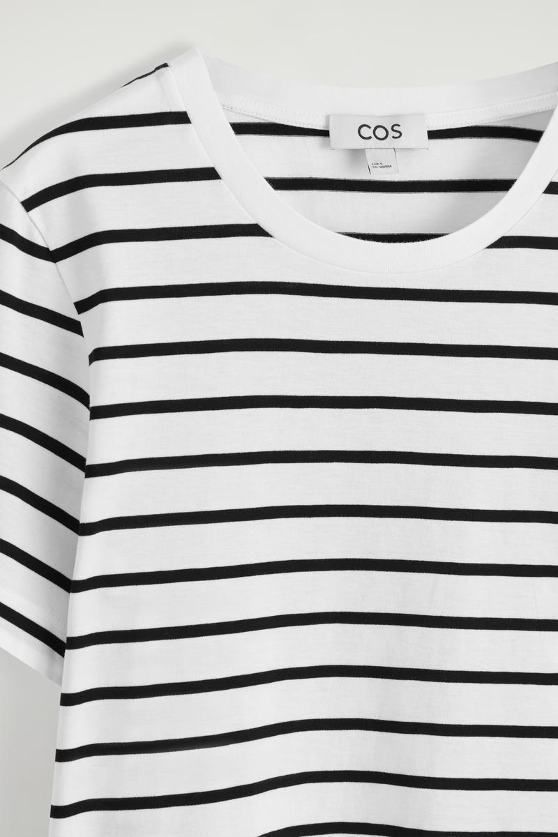 COS クルーネックコットンTシャツ