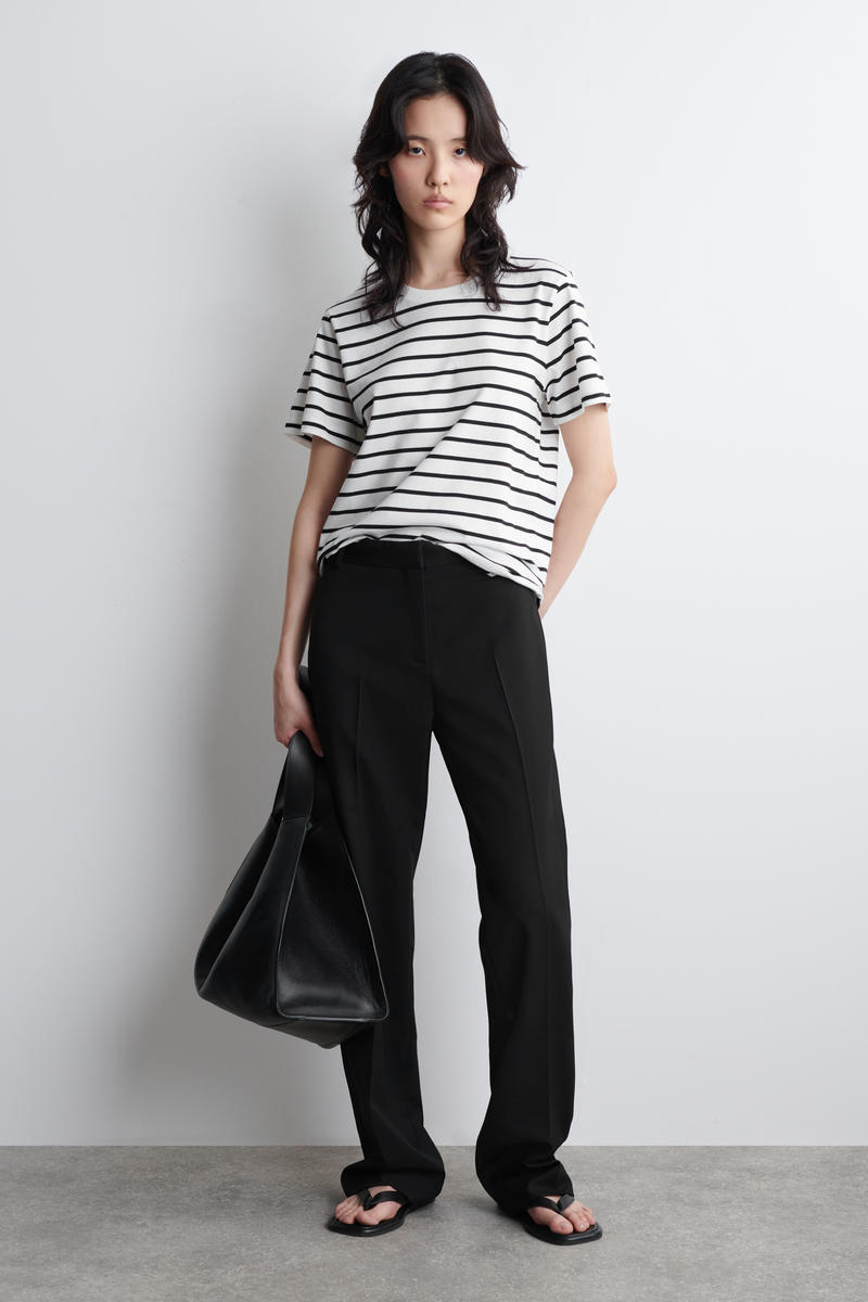 COS クルーネックコットンTシャツ