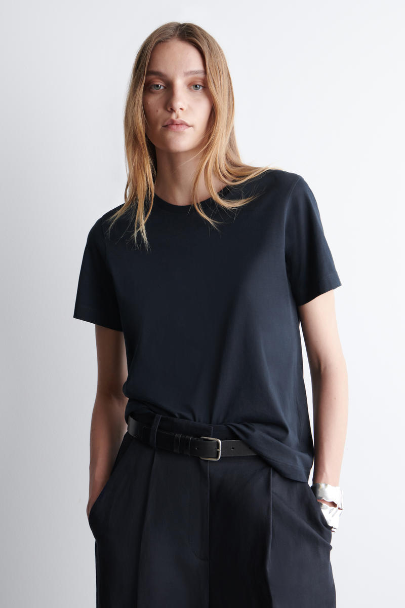 COS クルーネックコットンTシャツ