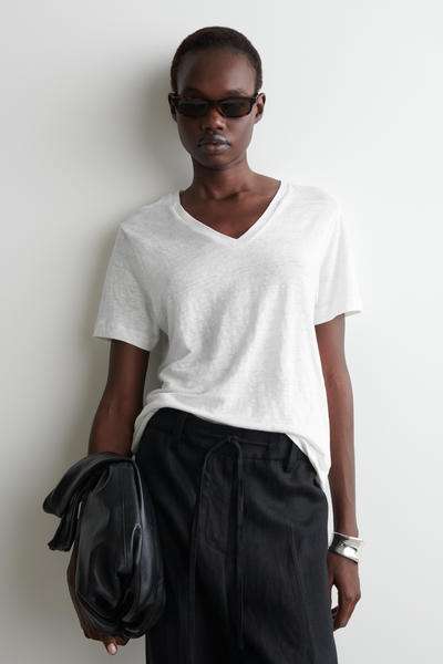 V-NECK LINEN T-SHIRT VネックリネンTシャツ ホワイト｜COS コス 公式