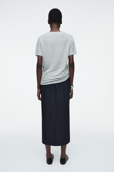 COS クルーネックリネンTシャツ