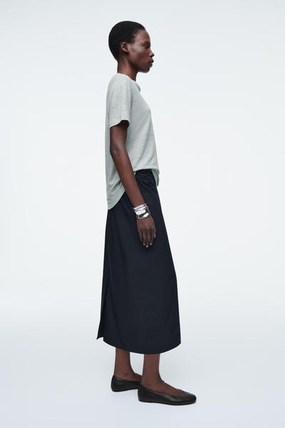 COS クルーネックリネンTシャツ