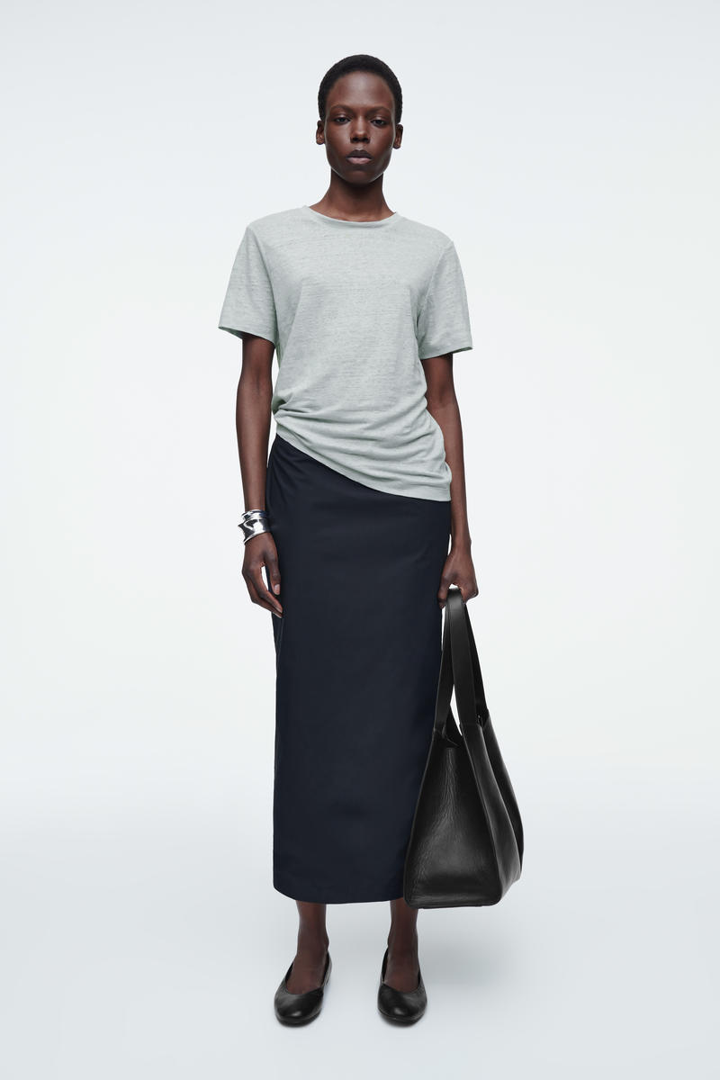 COS クルーネックリネンTシャツ