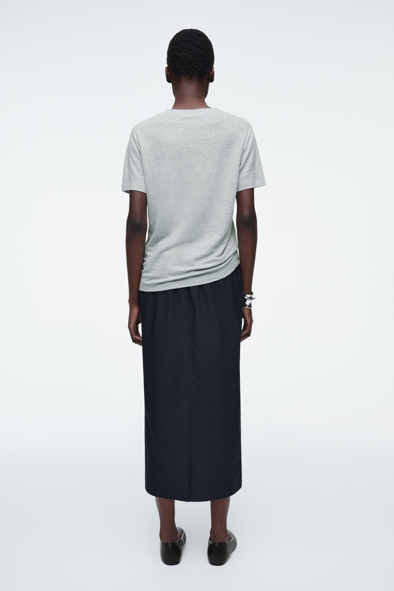 COS クルーネックリネンTシャツ