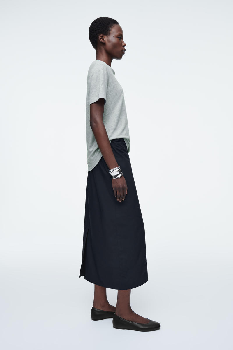 COS クルーネックリネンTシャツ