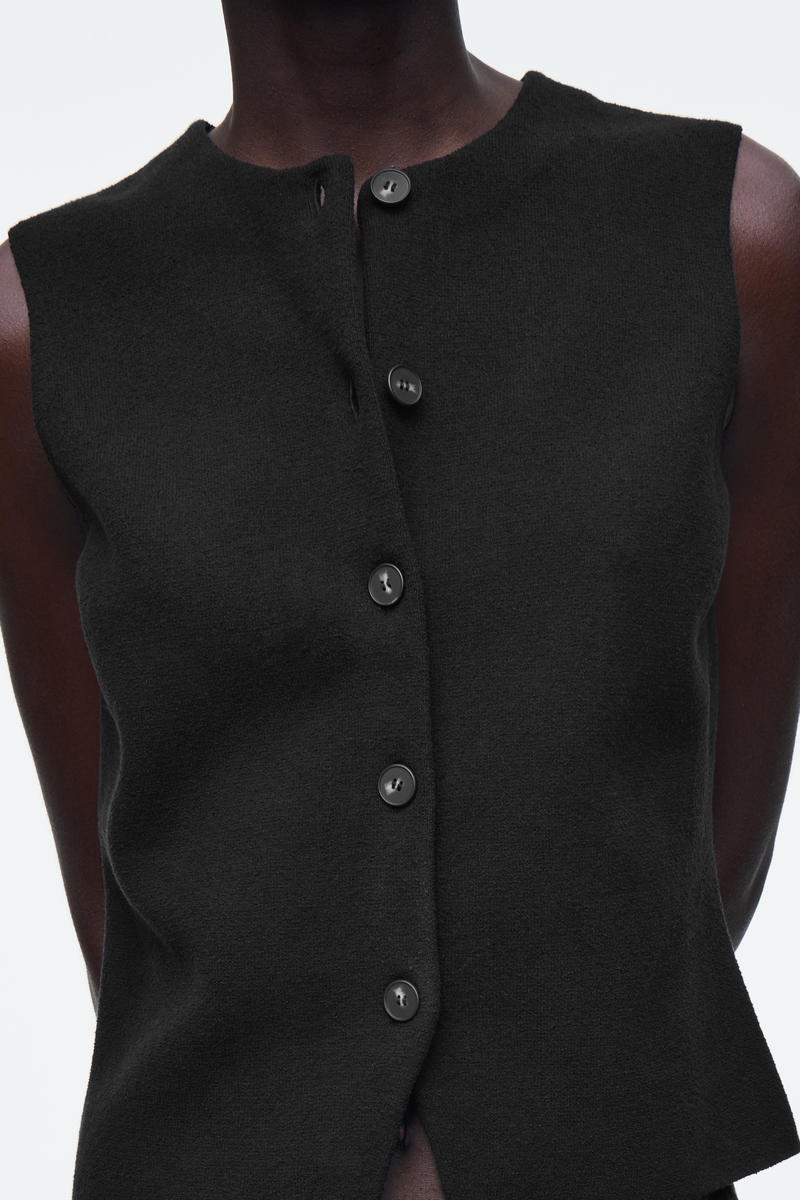 COS コットンニットベスト