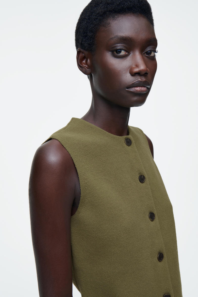 COS コットンニットベスト