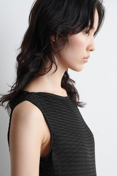 COS ボリュームプリーツミディドレス