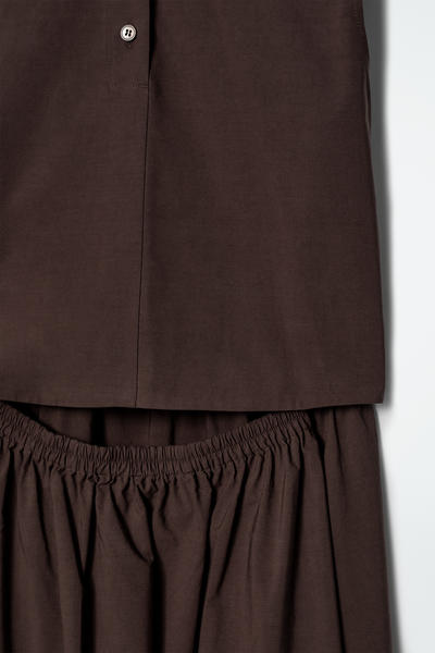 COS オープンバックコットンミディドレス