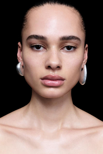 COS ミスマッチペブルピアス