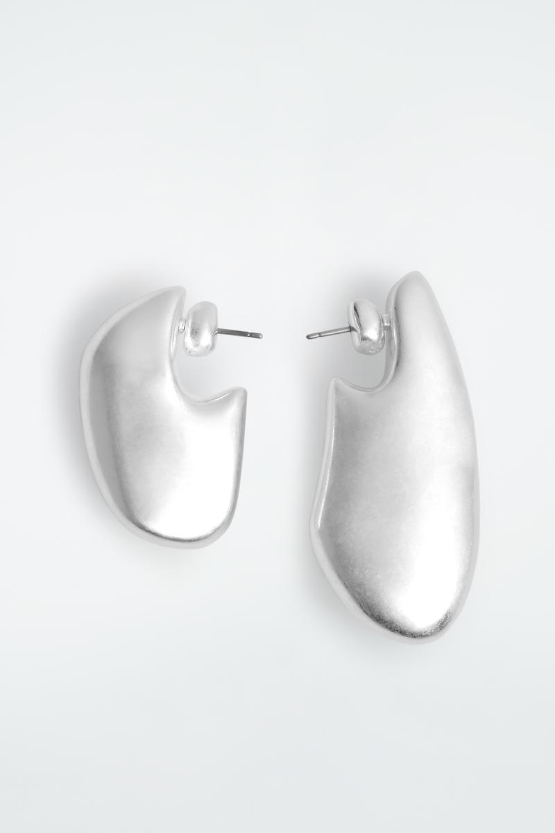 COS ミスマッチペブルピアス