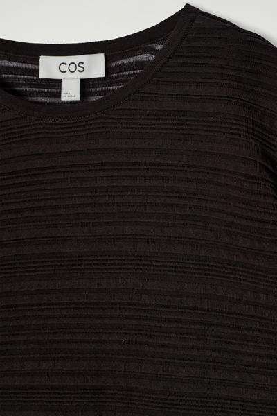 COS ストライプニットミディワンピース