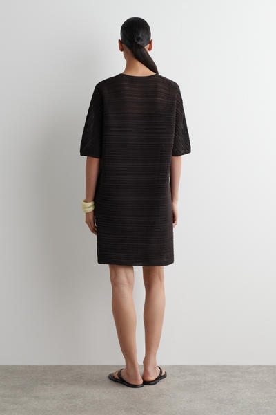 COS ストライプニットミディワンピース