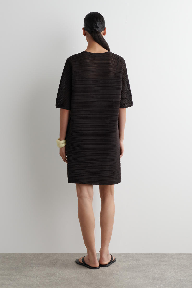 COS ストライプニットミディワンピース