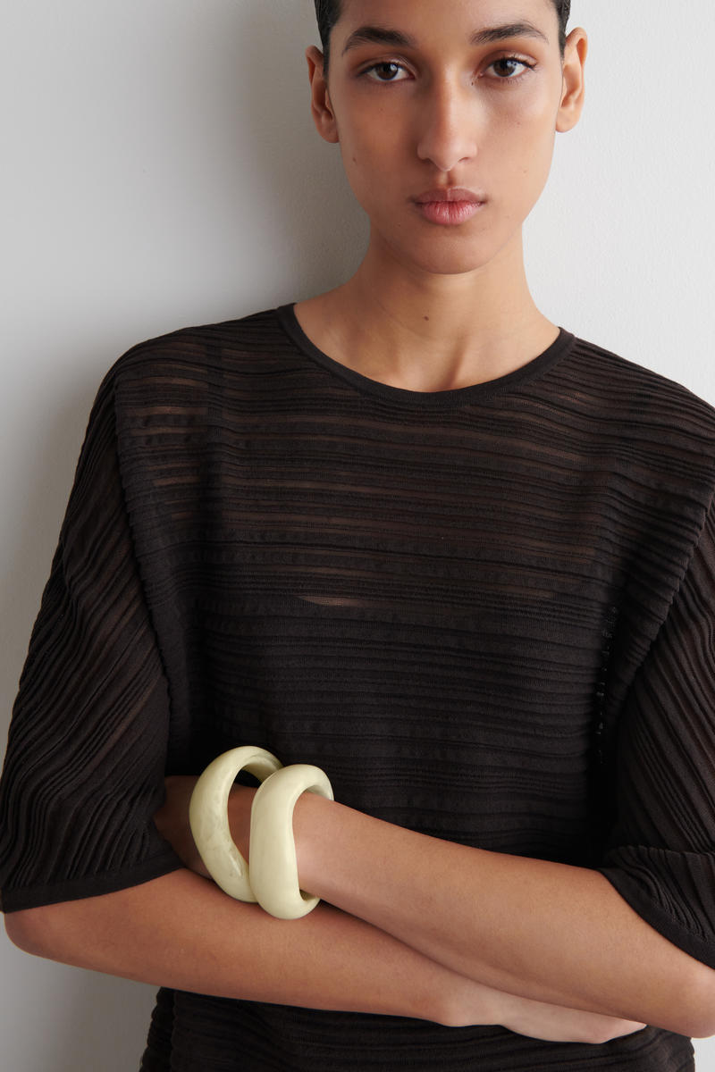 COS ストライプニットミディワンピース