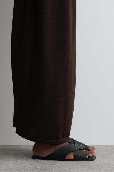 COS クロスオーバー レザーサンダル