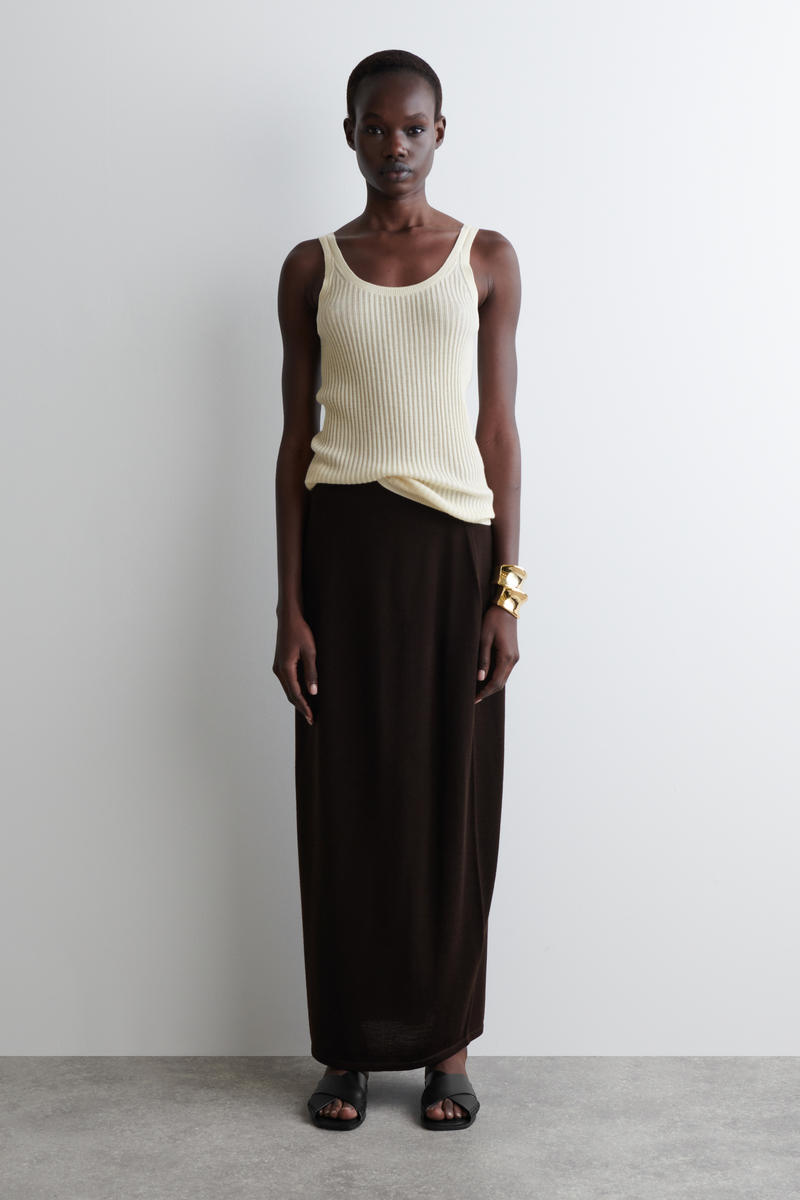 COS クロスオーバー レザーサンダル