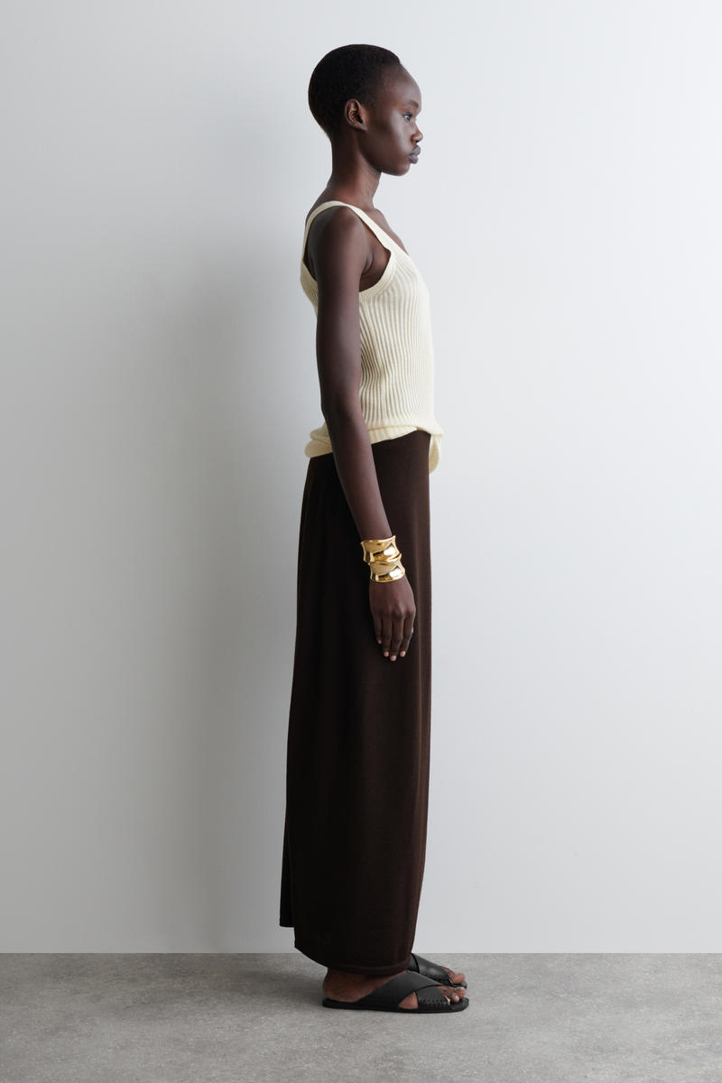 COS クロスオーバー レザーサンダル