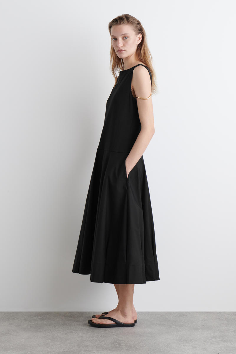 COS ボートネックコットンAラインミディワンピース