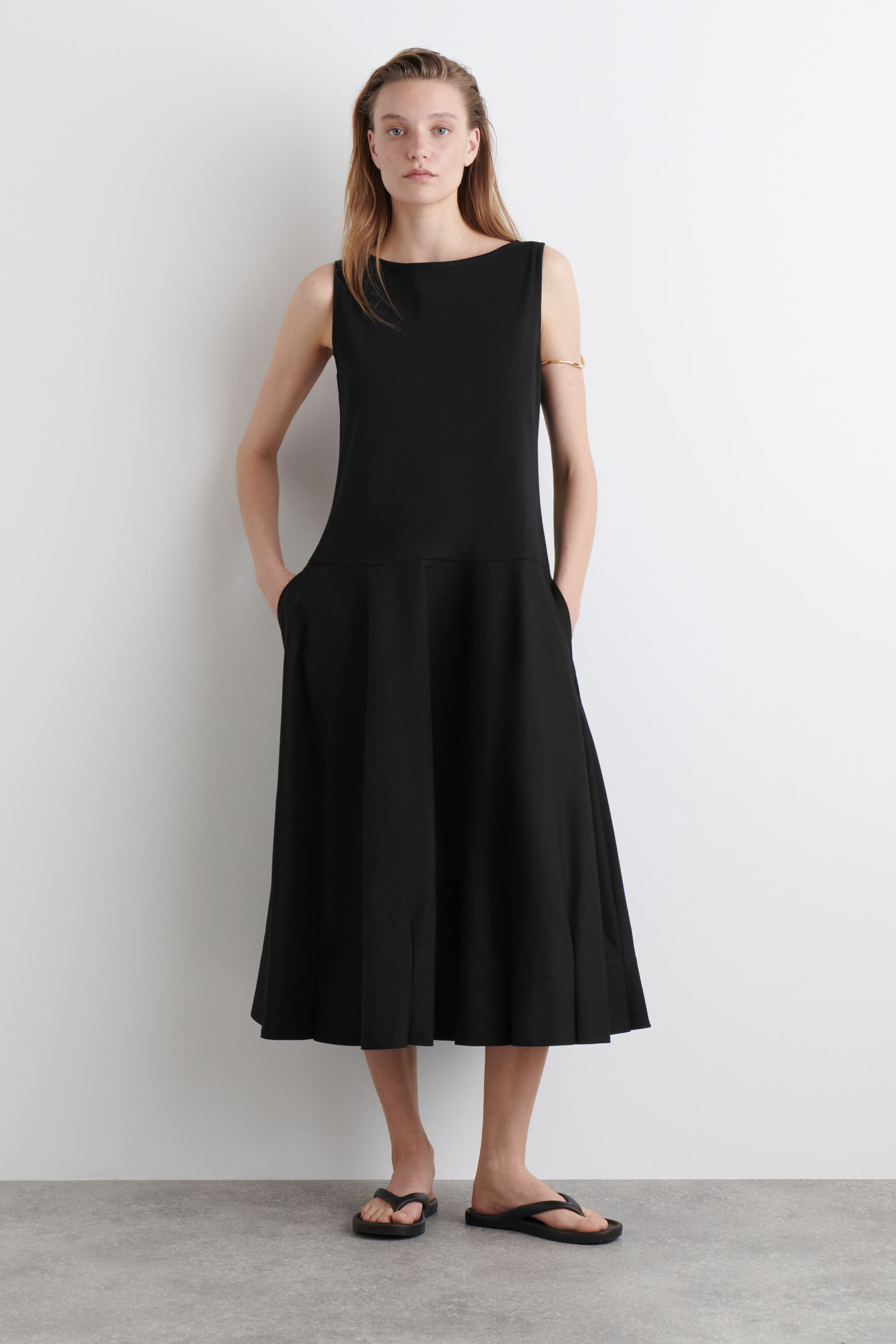 COS ボートネックコットンAラインミディワンピース BOAT-NECK COTTON A-LINE MIDI DRESS ボートネックコットンA
