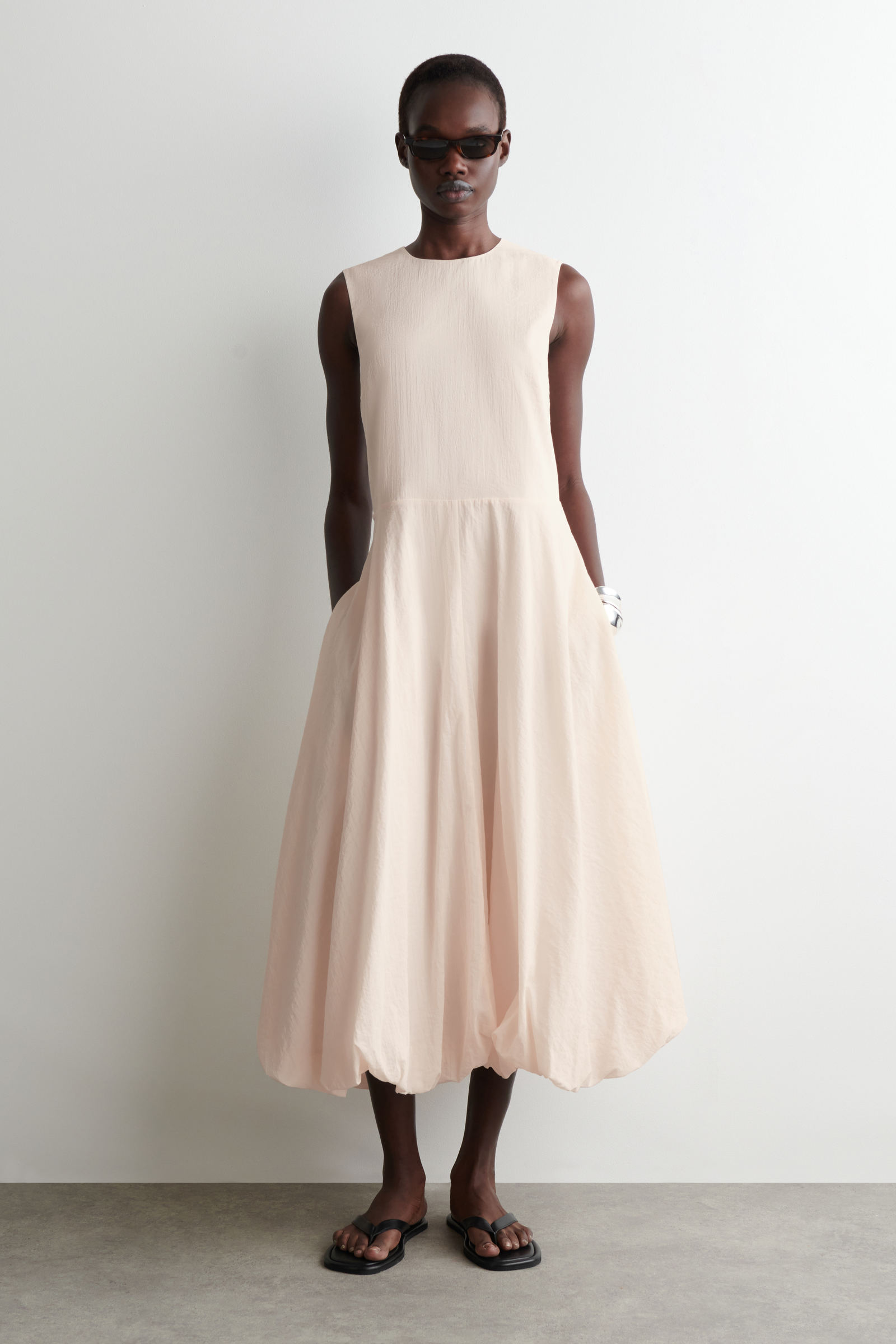 SLEEVELESS BUBBLE-HEM MIDI DRESS ノースリーブバブルヘム SLEEVELESS BUBBLE-HEM MIDI DRESS ノースリーブバブルヘム