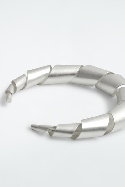 COS ツイストネックレス