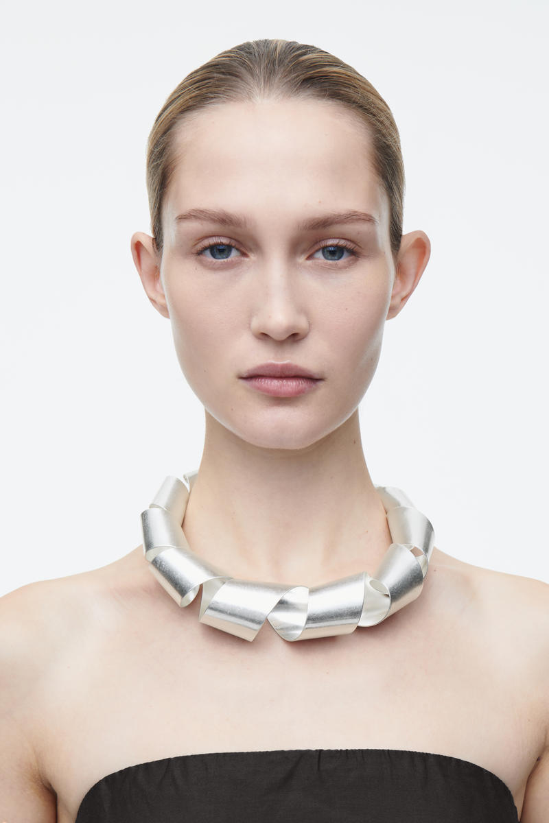 COS ツイストネックレス