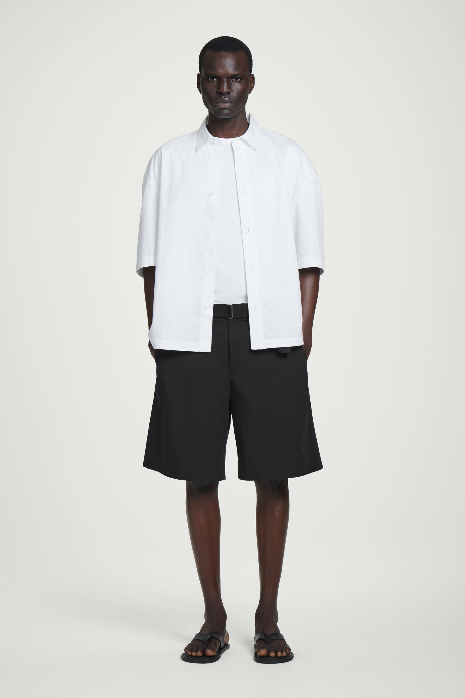 BELTED TAILORED SHORTS ベルト付きテーラードショーツ ブラック｜COS