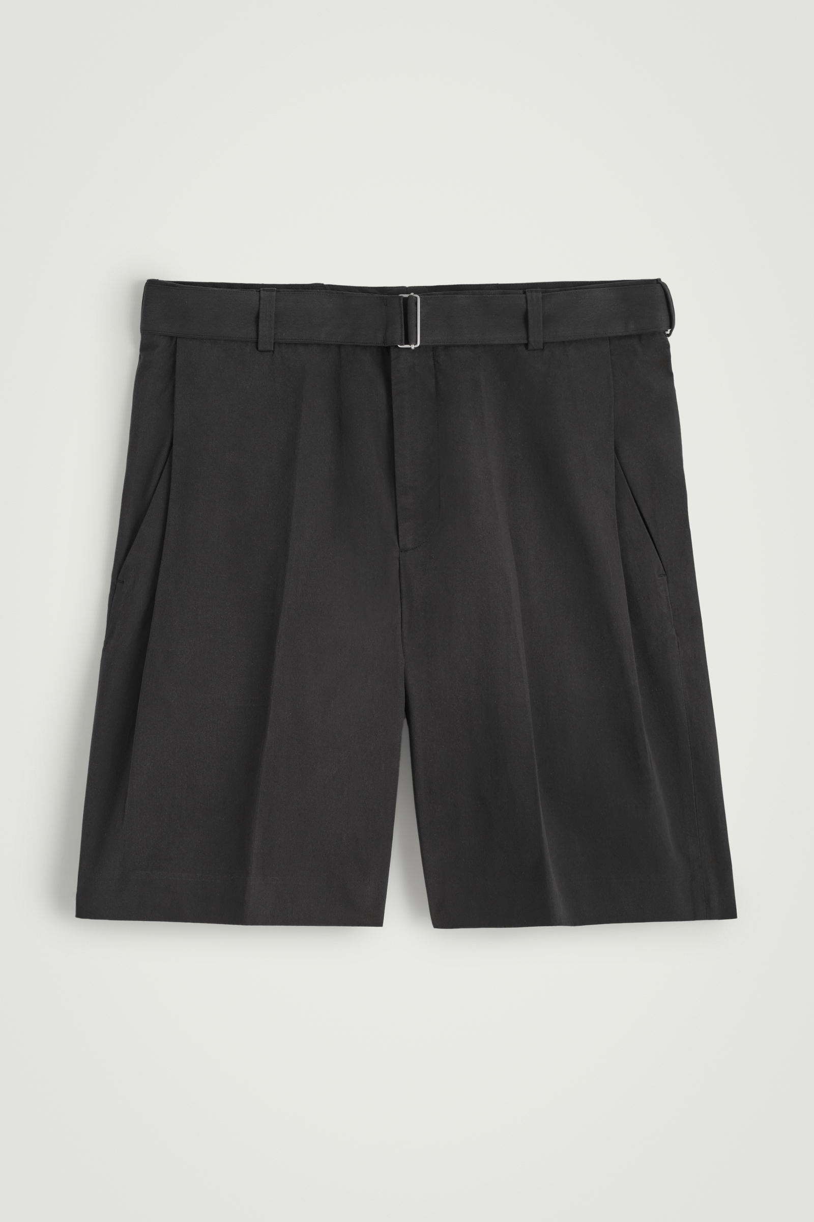 BELTED TAILORED SHORTS ベルト付きテーラードショーツ ブラック｜COS