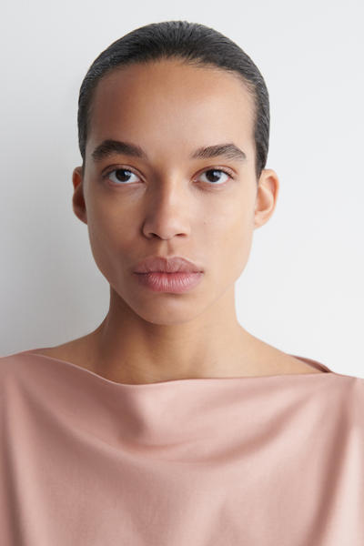 COS ボートネックコットンTシャツ