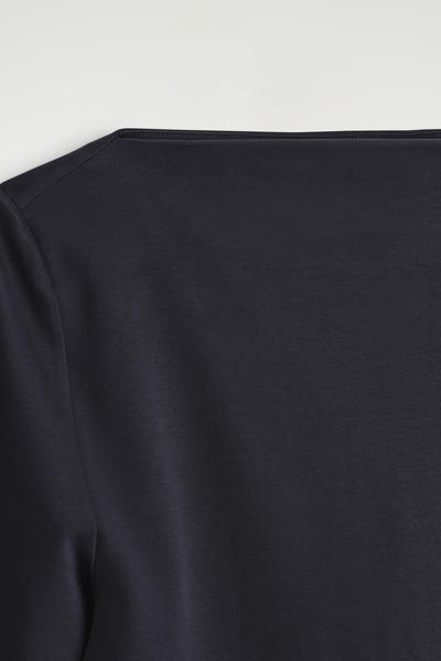 COS ボートネックコットンTシャツ