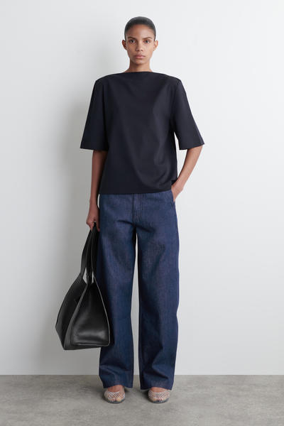 COS ボートネックコットンTシャツ