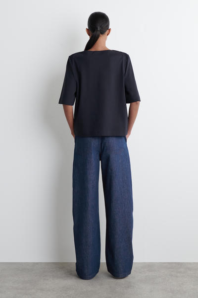 COS ボートネックコットンTシャツ