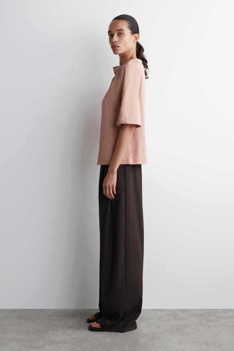 COS ボートネックコットンTシャツ