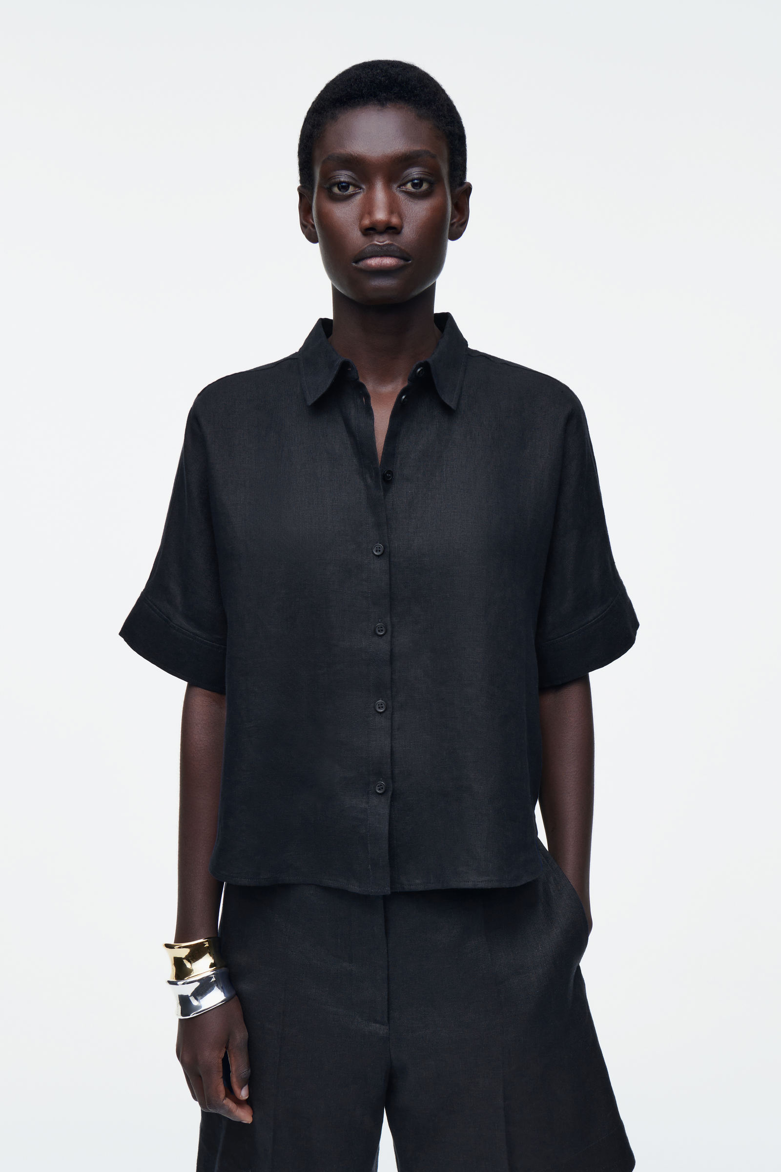 BOXY SHORT-SLEEVED LINEN SHIRT ボクシー半袖リネンシャツ｜COS