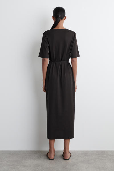 COS ベルト付きミディTシャツドレス