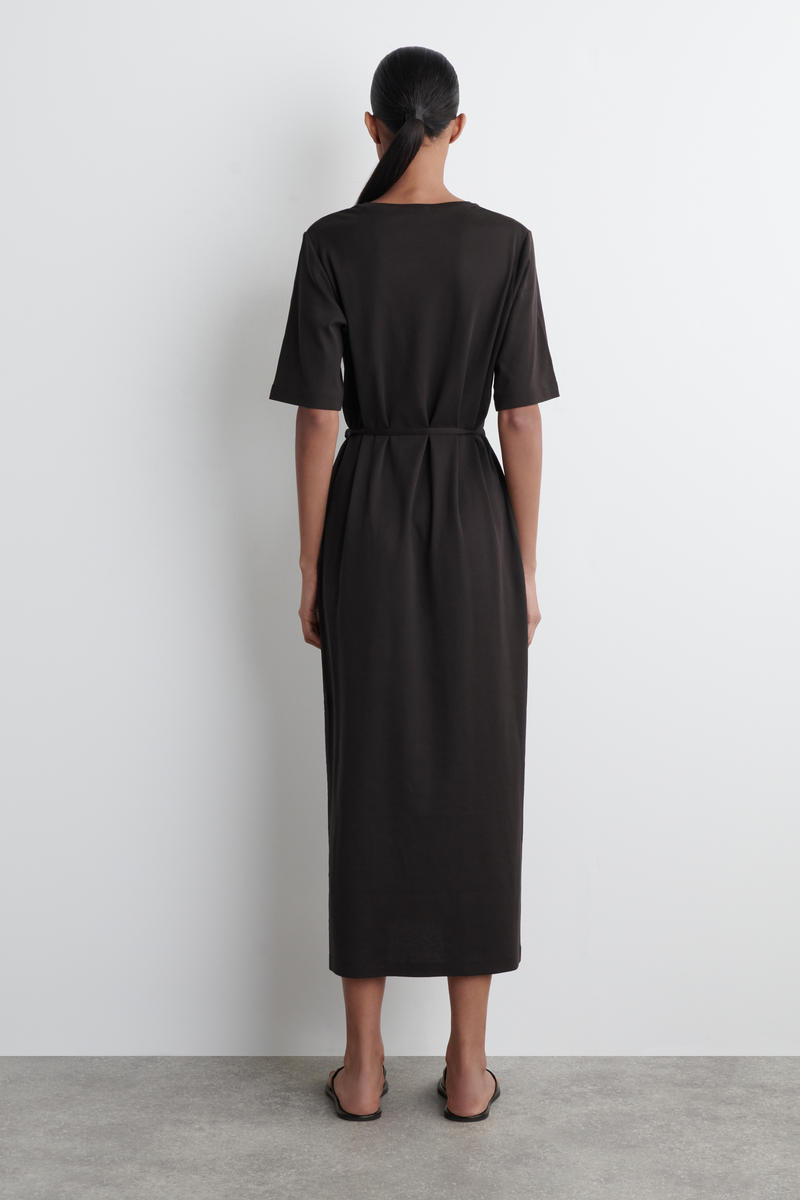 COS ベルト付きミディTシャツドレス