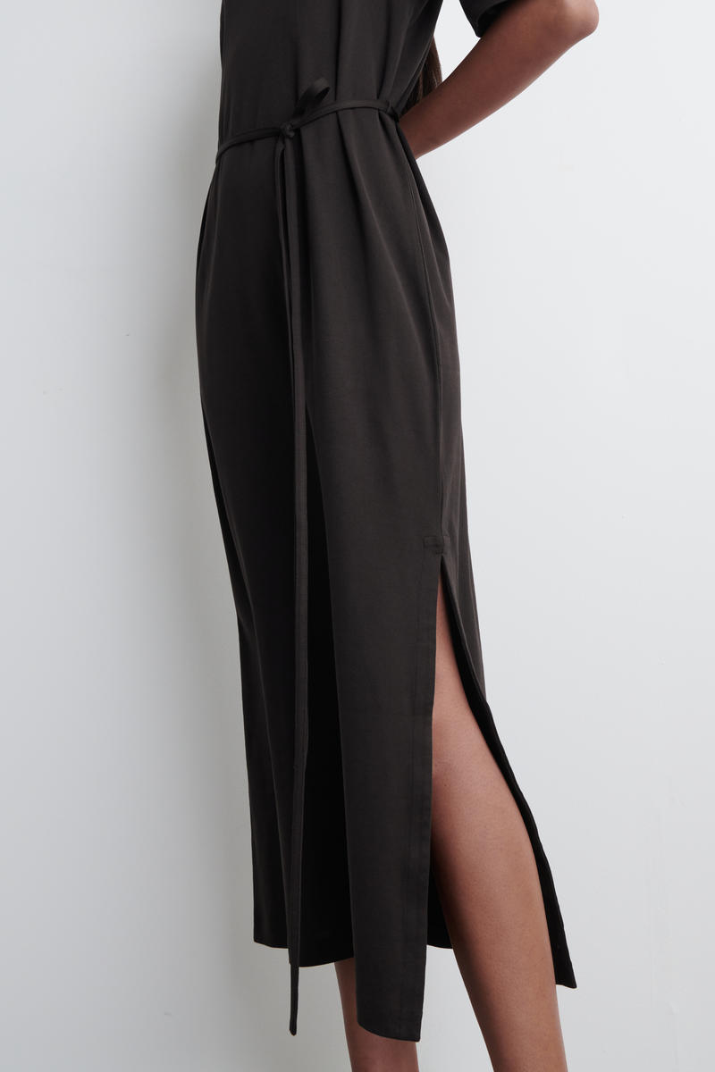 COS ベルト付きミディTシャツドレス