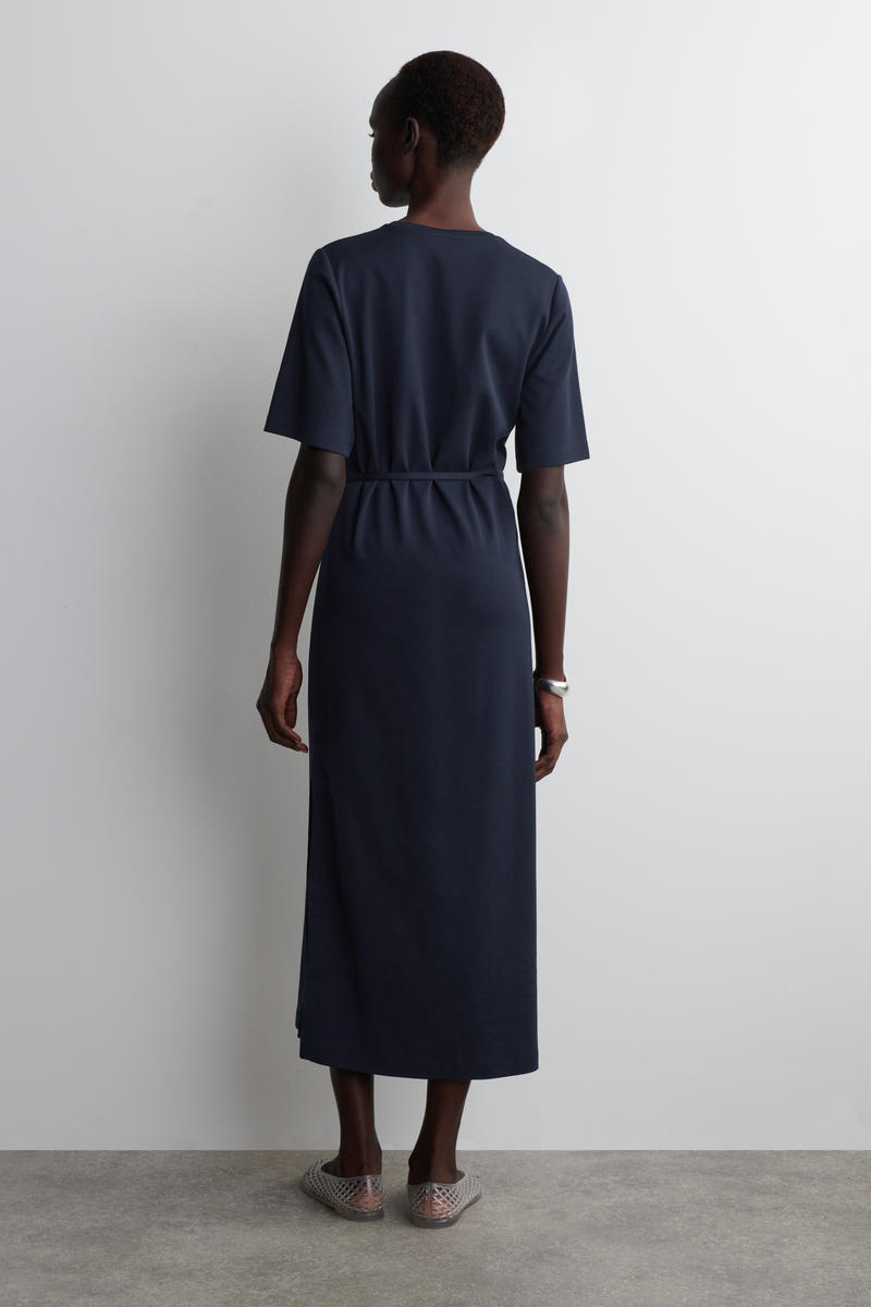 COS ベルト付きミディTシャツドレス