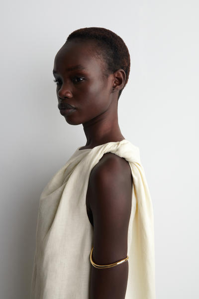 COS ツイストディテール リネン ミニドレス