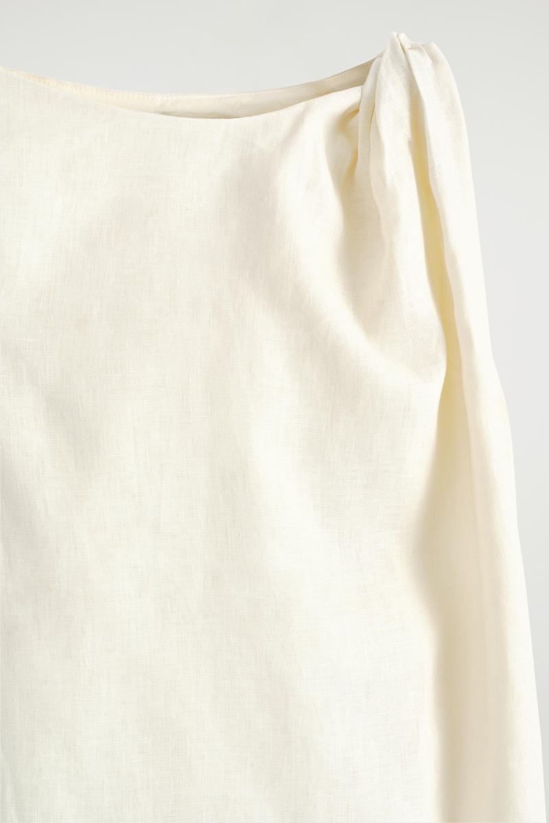 COS ツイストディテール リネン ミニドレス