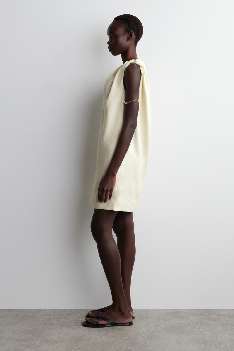 COS ツイストディテール リネン ミニドレス