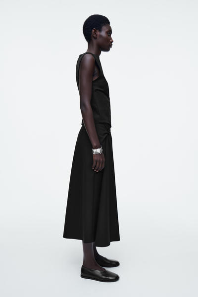 COS ツイストディテールミディスカート