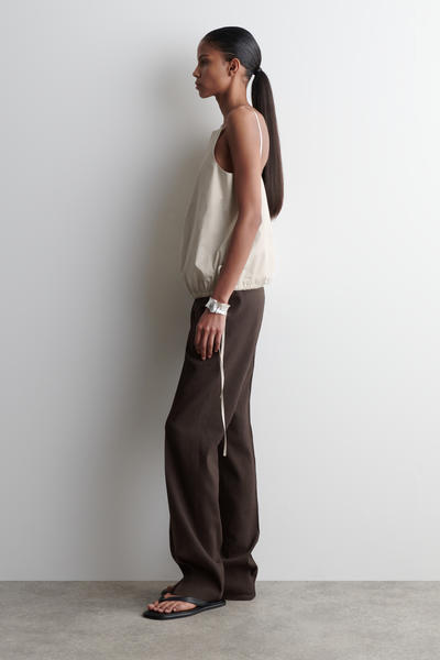 COS タイディテールコットントップ