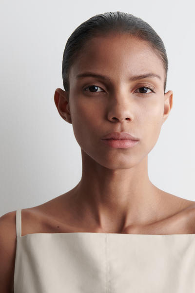 COS タイディテールコットントップ